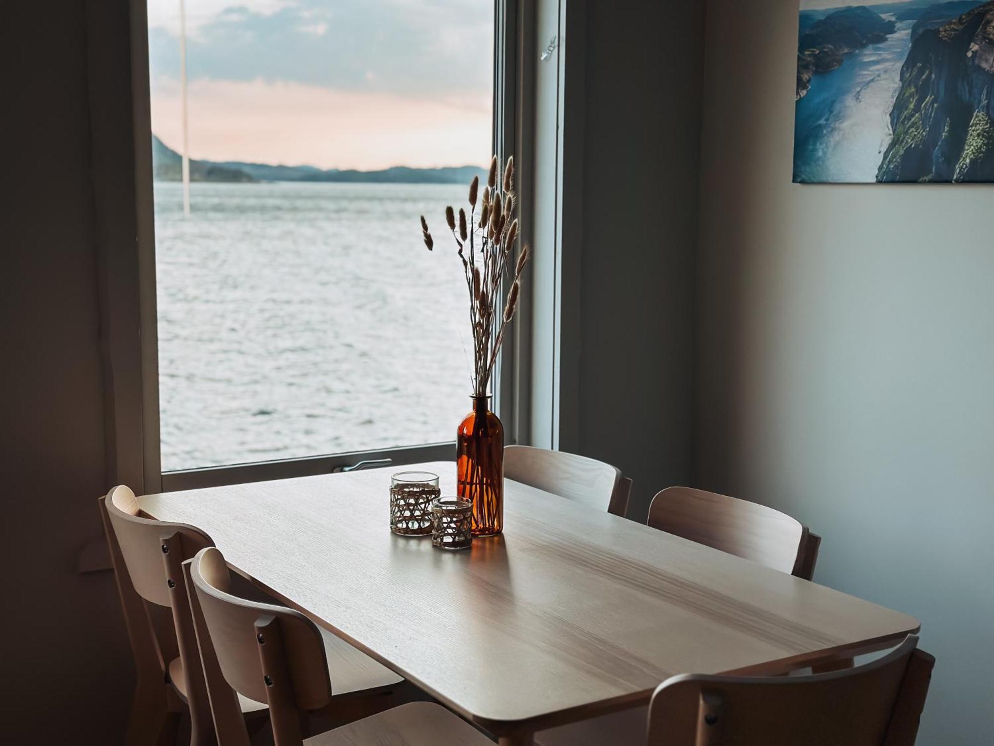 Preikestolen Panorama - Seaside Apartments Jørpeland Екстериор снимка