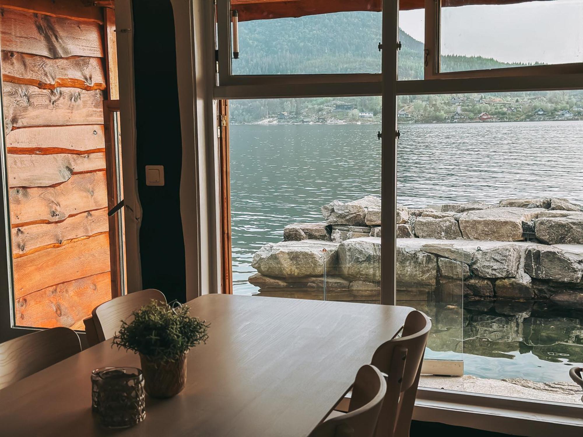 Preikestolen Panorama - Seaside Apartments Jørpeland Екстериор снимка
